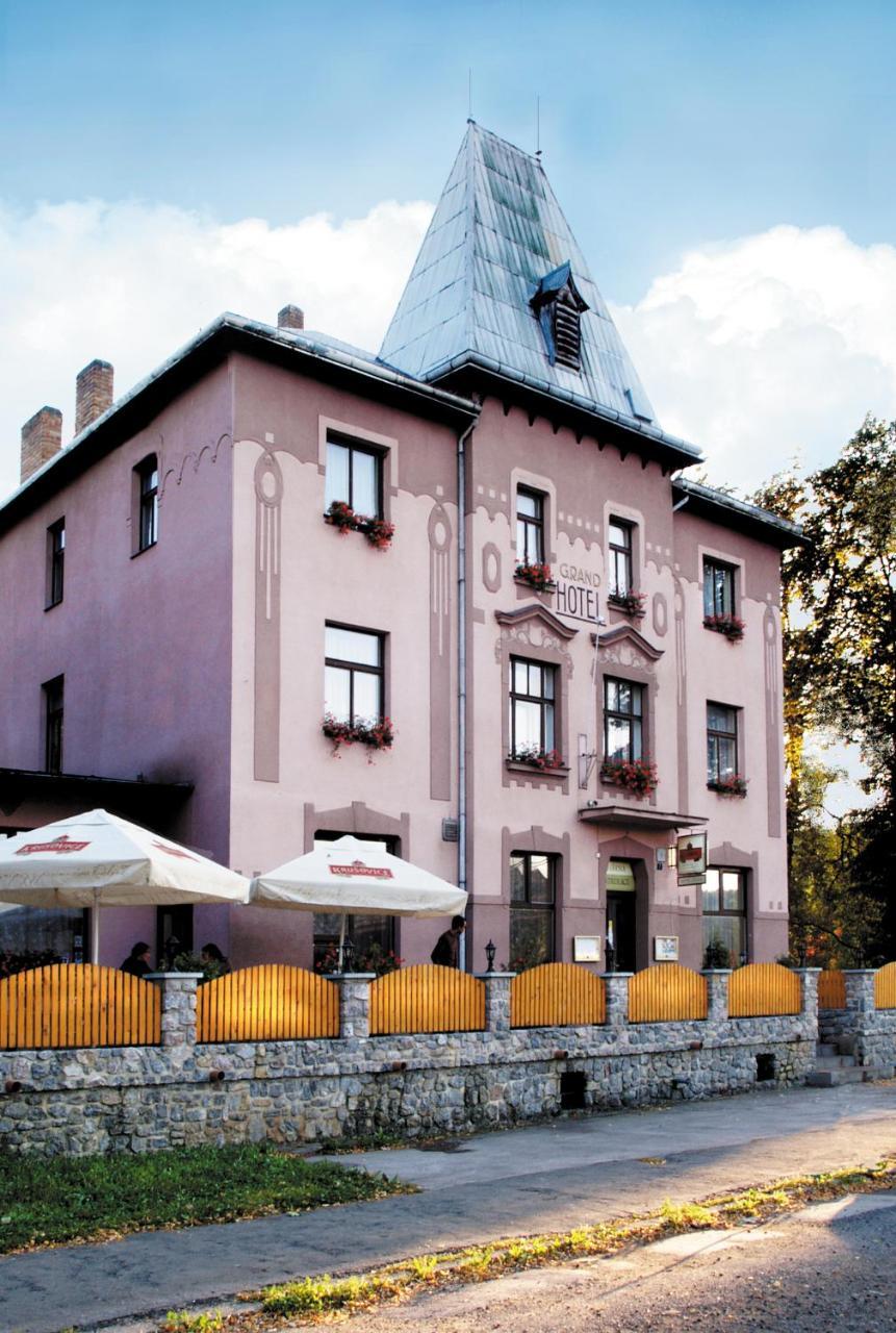 Hotel Grand Řevnice Buitenkant foto